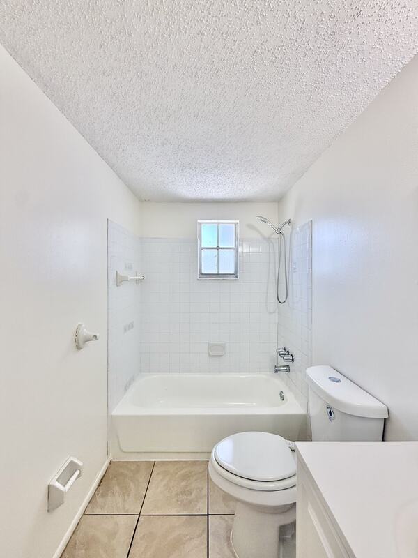 Building Photo - 7071 Bee Ridge Rd