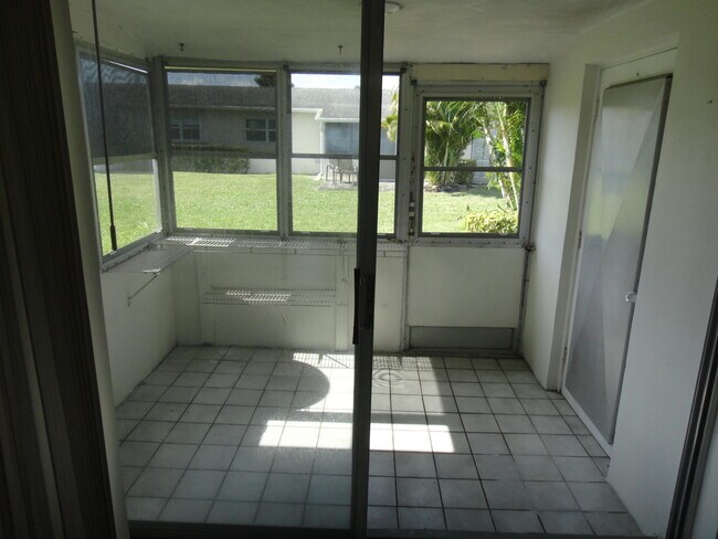 Building Photo - 2527 Emory Dr W