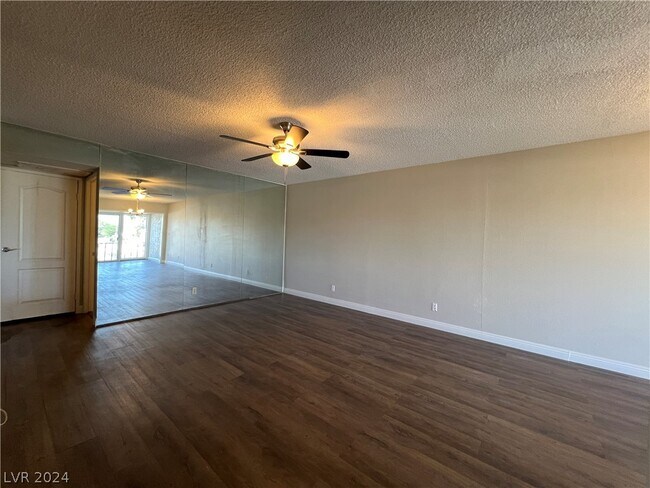 Building Photo - 1390 E Vegas Valley Dr