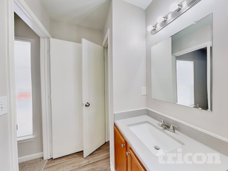 Building Photo - 8927 McAdam Way