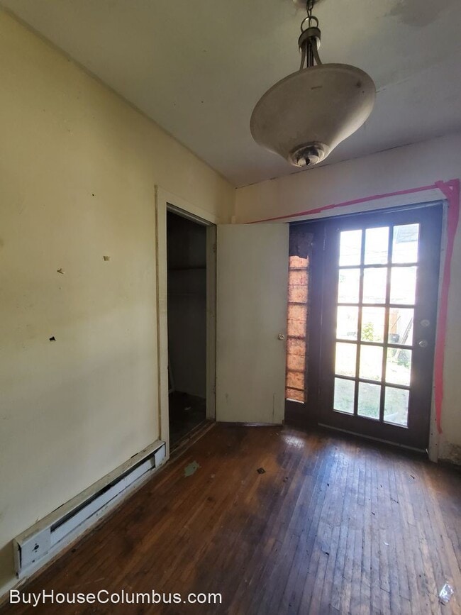 Building Photo - 3 br, 1 bath House - 614 S Warren Ave