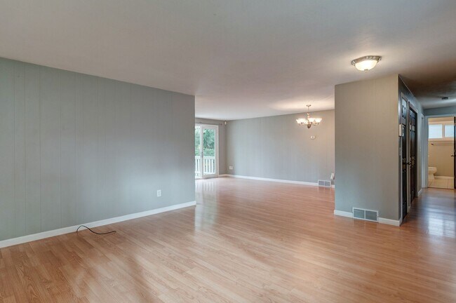 Building Photo - Beautifully Updated 3-Bedroom Home with Large Fenced Yard