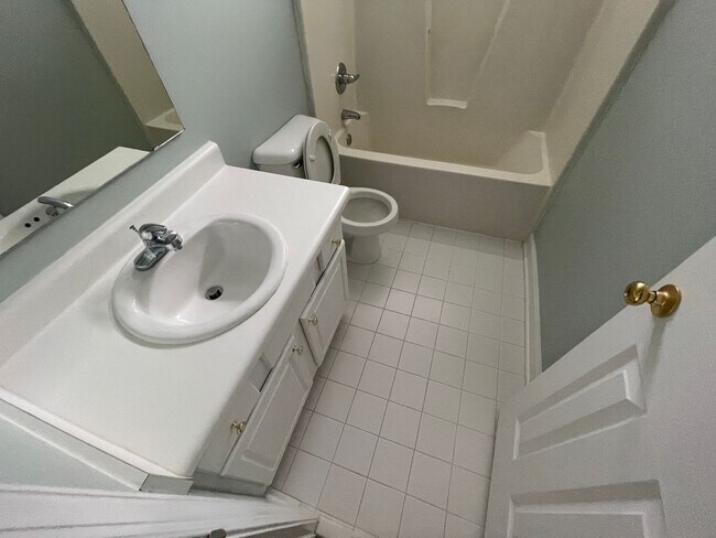 Building Photo - 3 Bedroom 2 Bath Single Family House in Carriage Run Subdivision - Cul de Sac location