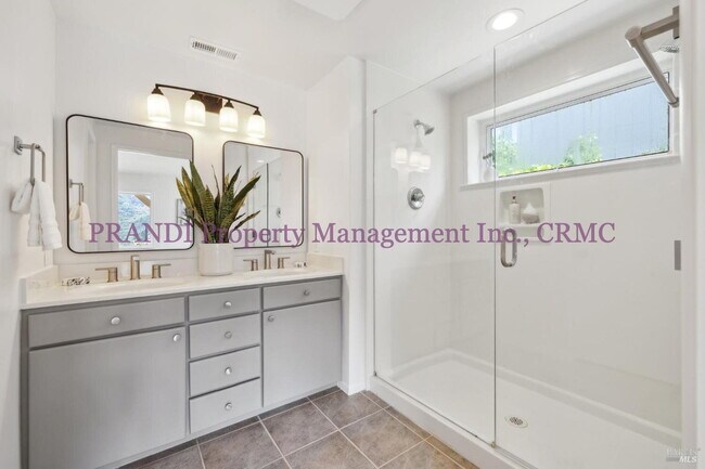 Building Photo - Quintessential Mill Valley Lifestyle in th...
