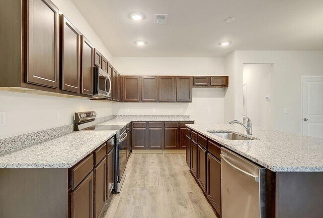 Building Photo - 121 Marigny St