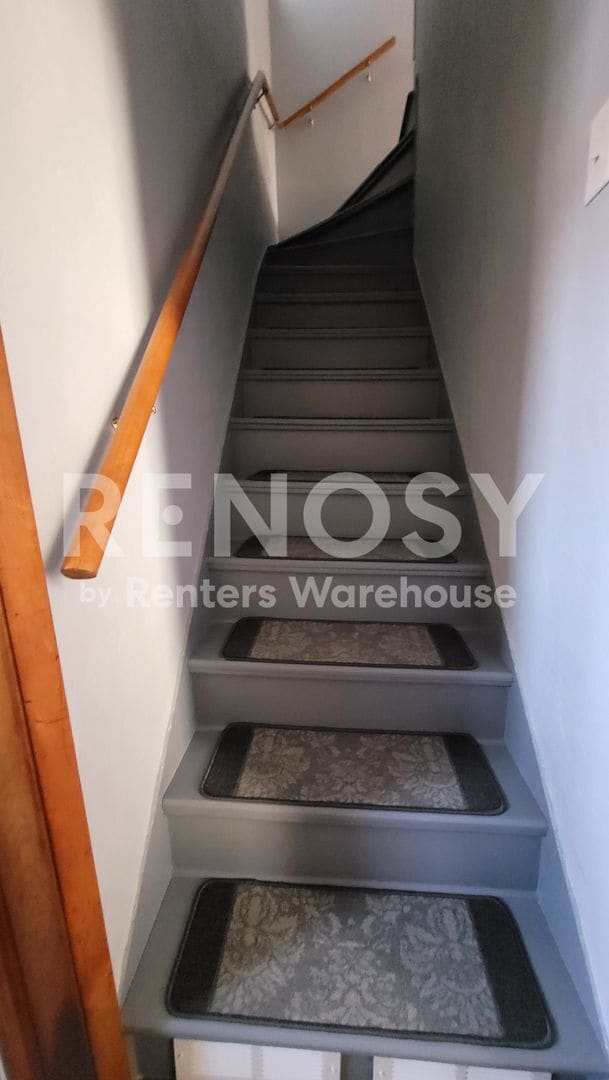 Building Photo - 4BD/2BA in Newport Available Now!