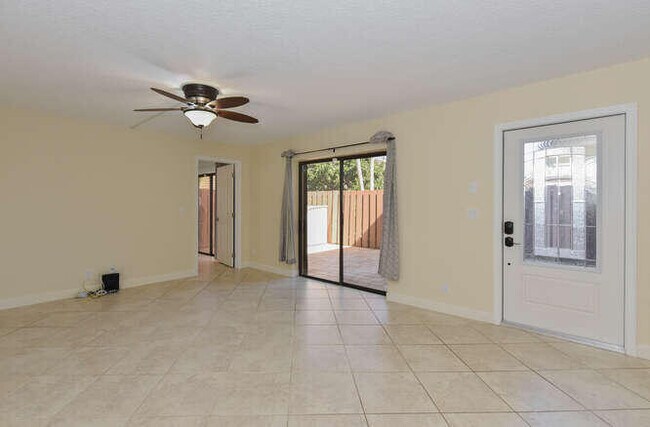 Building Photo - 11 Atrium Cir