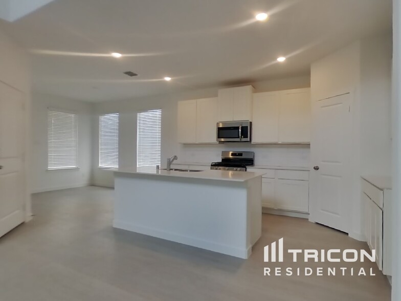 Building Photo - 2700 Brushy Lk Dr