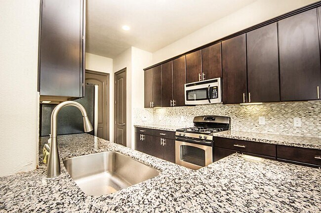 Building Photo - 63 Aventura Pl