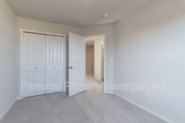Building Photo - 242 N Layla Pl