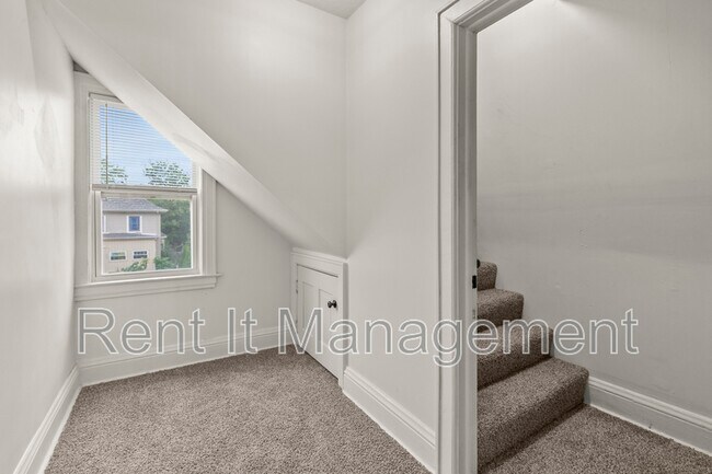 Building Photo - 2250 Florence Blvd