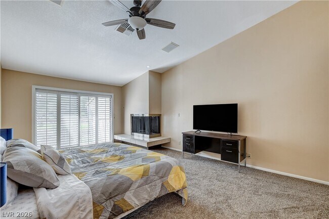 Building Photo - 3223 Pinehurst Dr