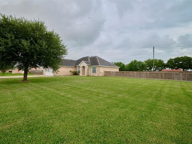 Building Photo - 10611 Alex Dr