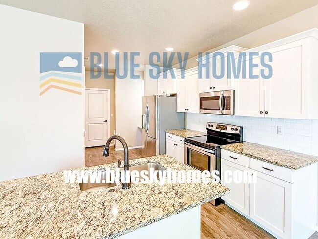 Building Photo - 1868 N Justin Ave