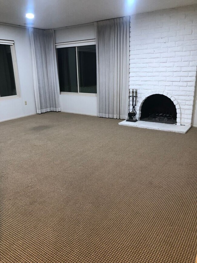 Building Photo - Beautiful upgraded 3b/2b home for rent in ...