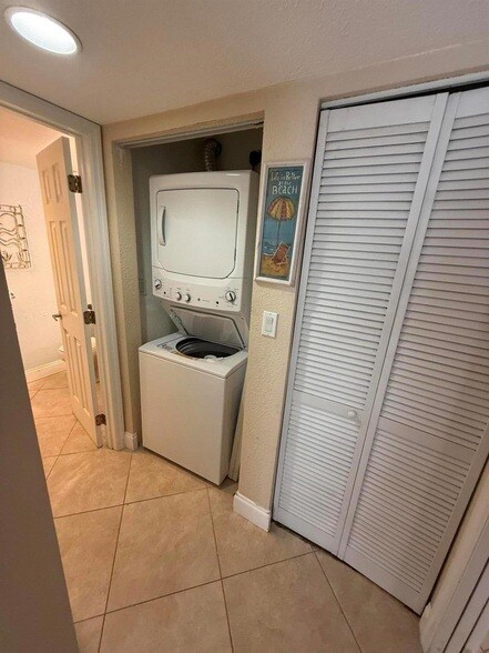 Building Photo - 2400 S Ocean Dr