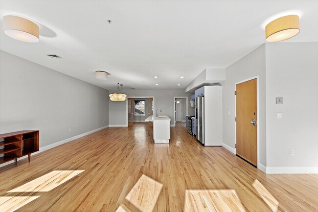 Building Photo - 877 Harrison Ave