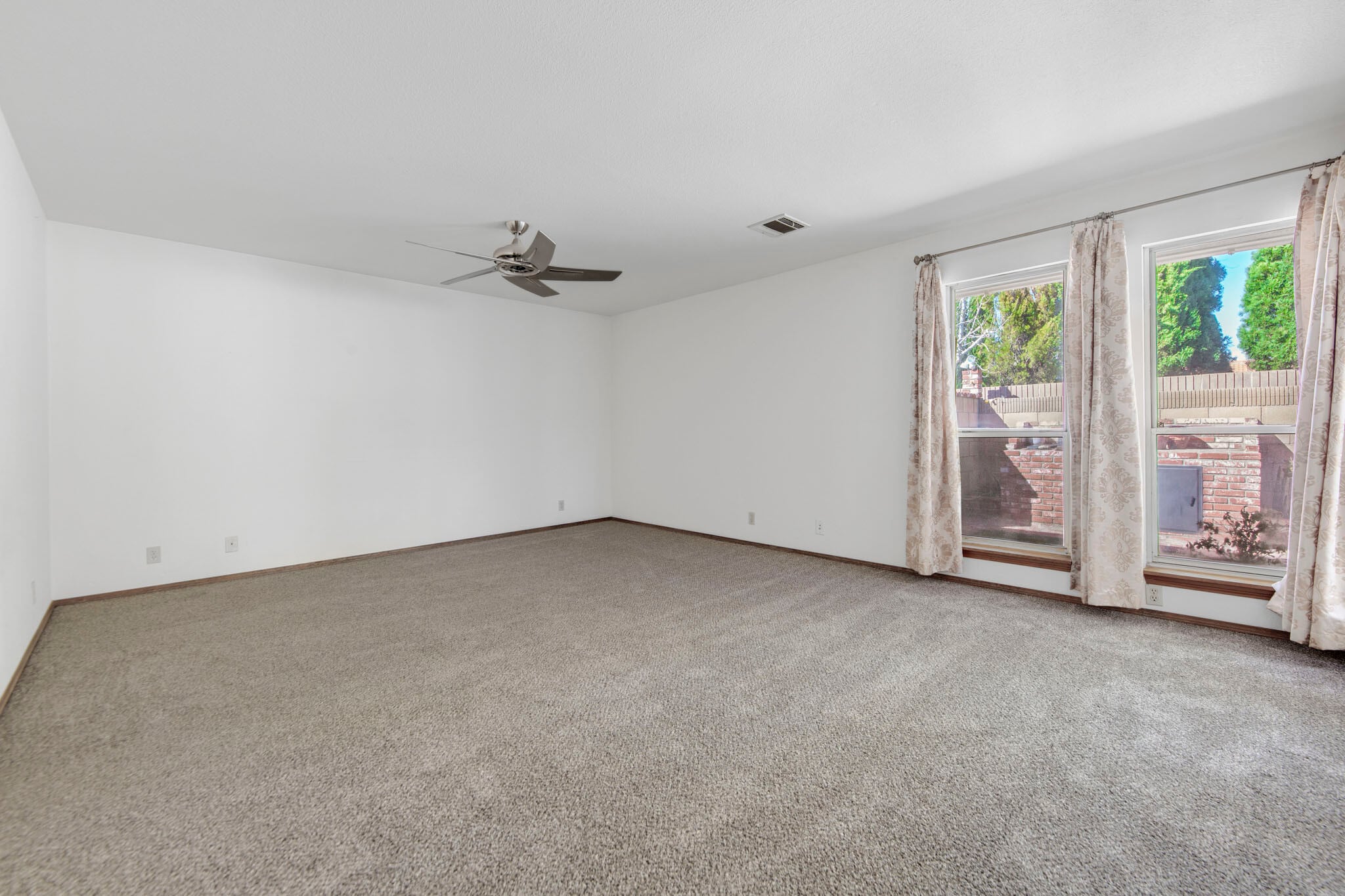 Building Photo - 2503 Brentwood Dr