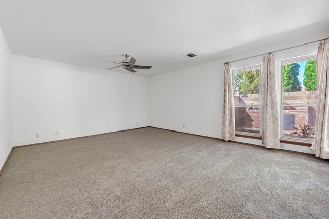 Building Photo - 2503 Brentwood Dr