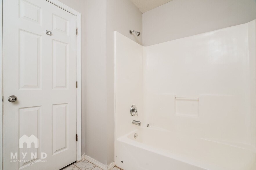 Building Photo - 5673 S Lexington Ave