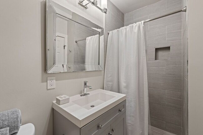 Building Photo - 1227 Carrollsburg Pl SW