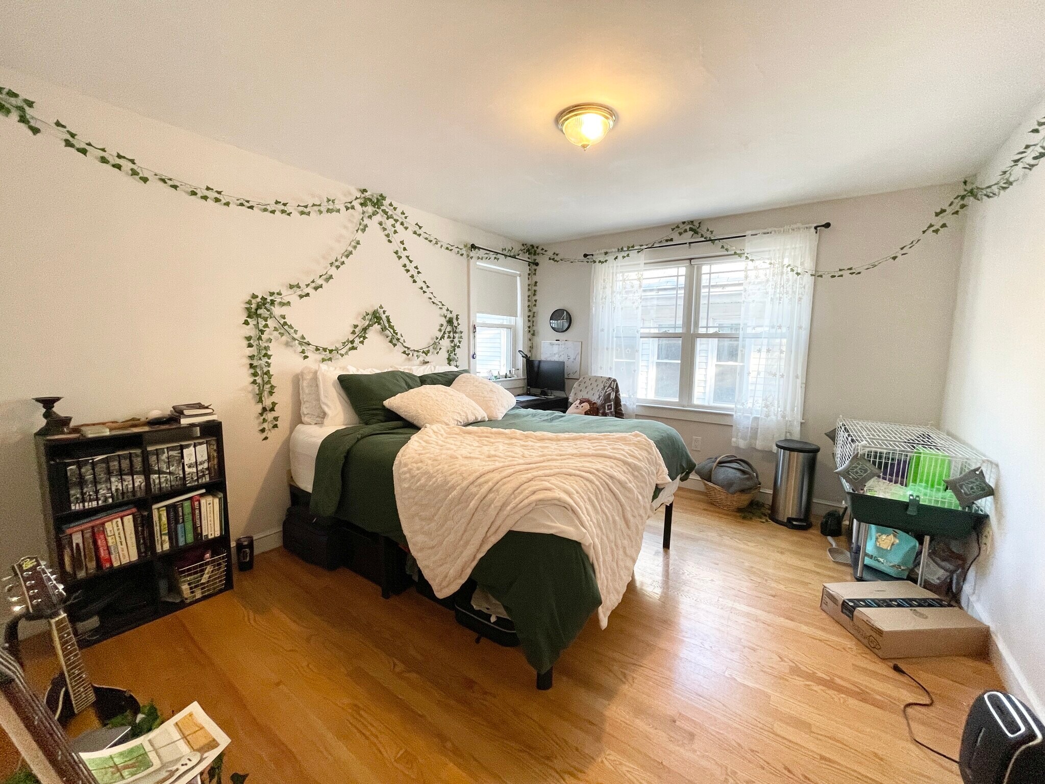 Building Photo - 23 Iroquois St