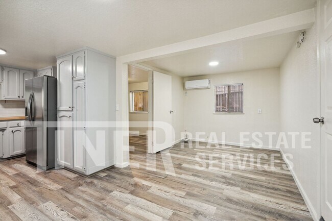 Building Photo - 2044 20th Ave