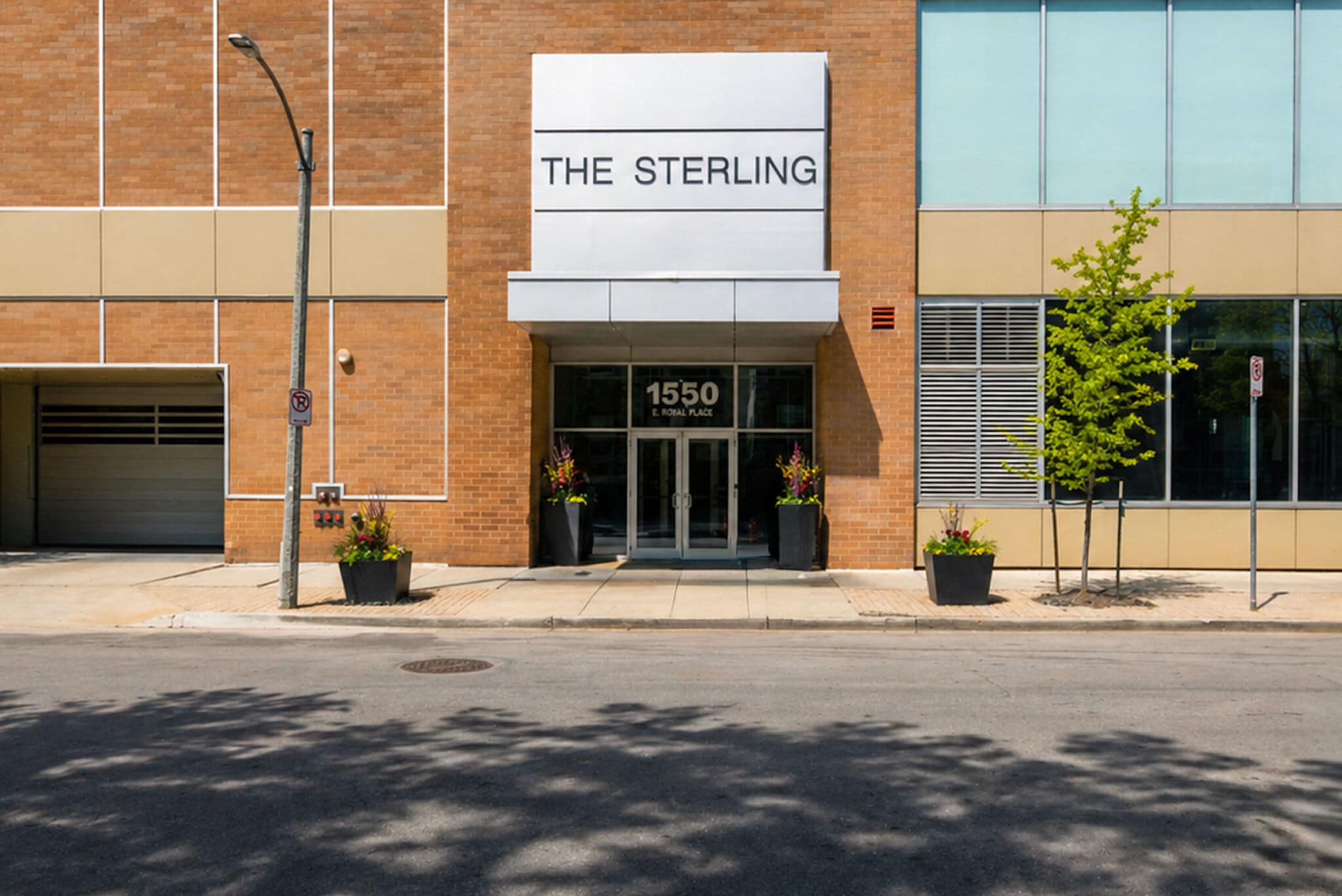 Building Photo - 1550 E Royall Pl