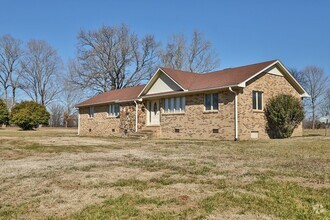 Building Photo - Brick Home in Dresden with Stunning Backya...