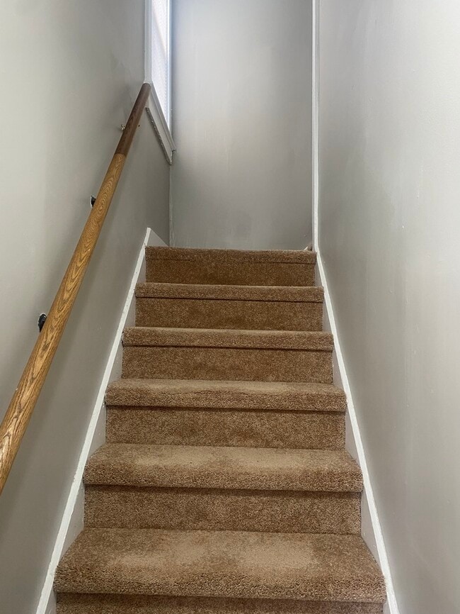 Building Photo - Move In Ready 3 Bedroom Home in a Central Location