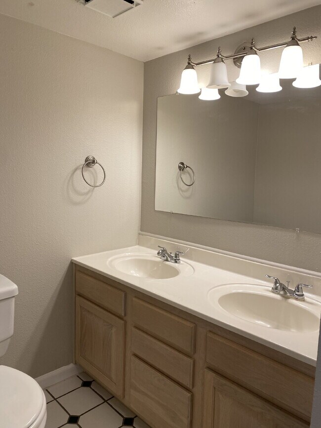 Building Photo - Highlands Ranch Home Available Now!