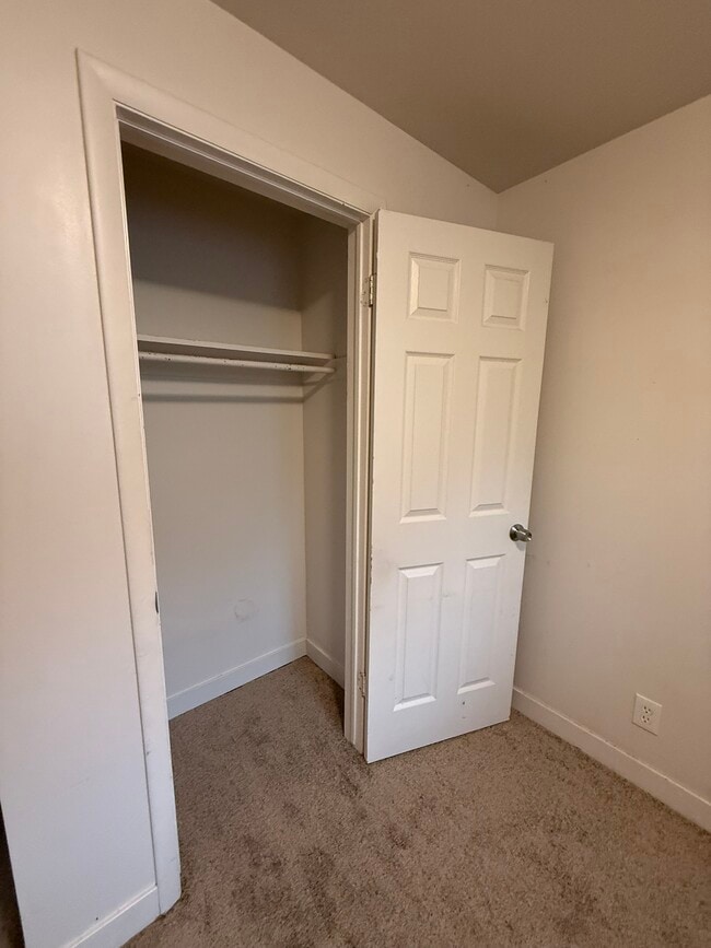 Building Photo - 545 Stringham Ave