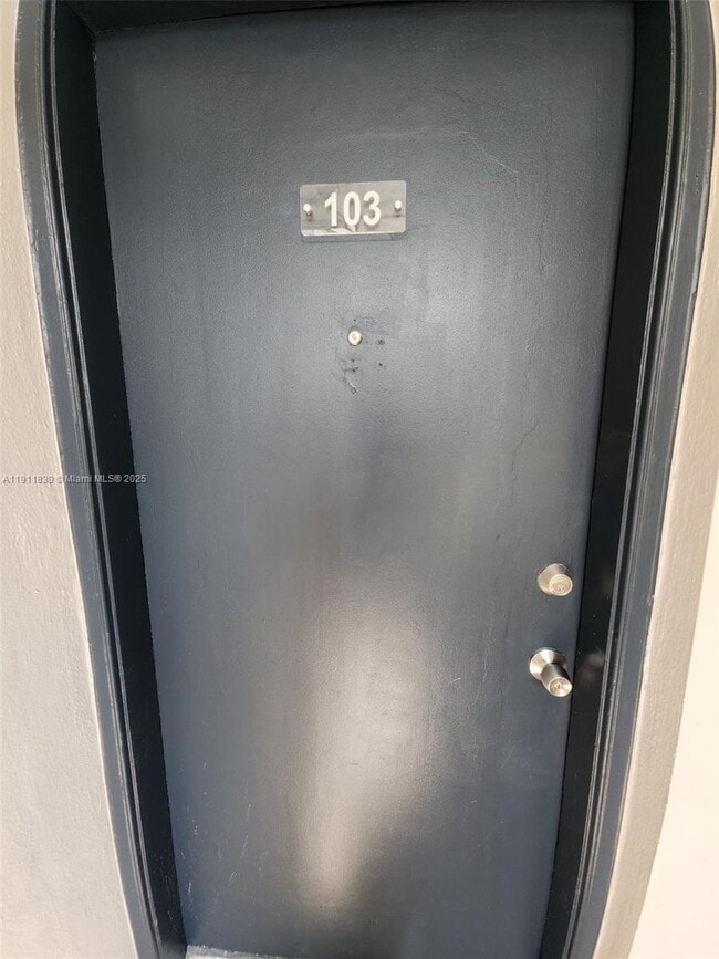 Building Photo - 2101 Normandy Dr