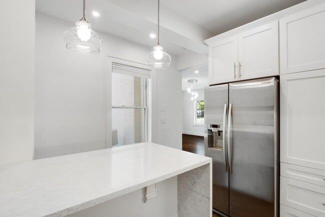 Building Photo - 564 Parkway Dr NE