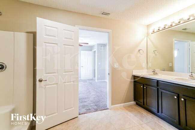 Building Photo - 1082 SW Bianca Ave