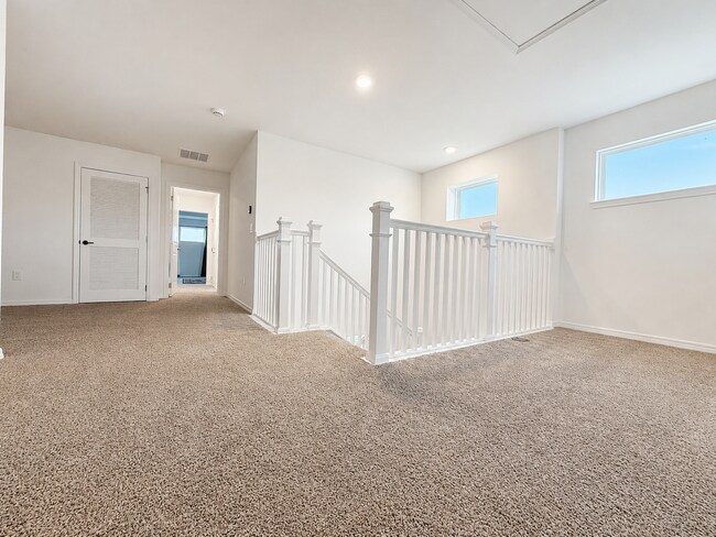 Building Photo - Experience modern & expansive living in this corner-lot 5Bedrooms/3.5Bath home at Ocala!