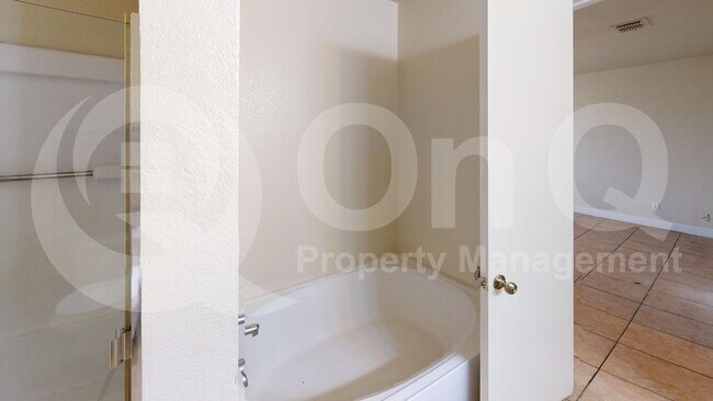 Building Photo - 4909 Parkview Hills Ln