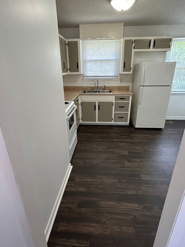 Building Photo - 4762 Trenton Dr