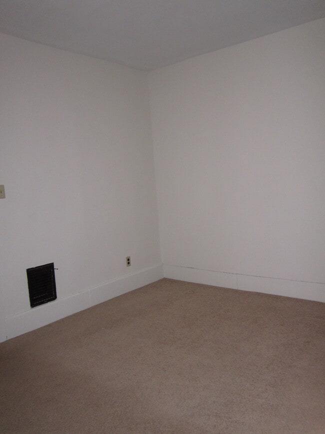 Building Photo - 124 Trinity Pl