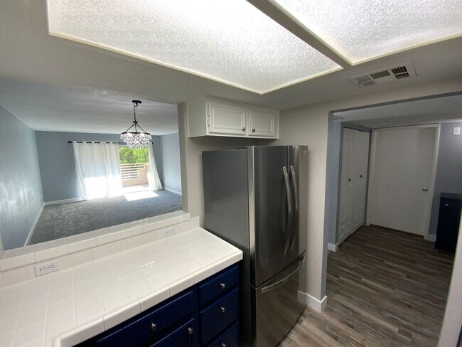 Building Photo - 2 Bed, 2 Bath, Condo with Pools, Fitness Center & Balcony located in Las Vegas, Nevada.