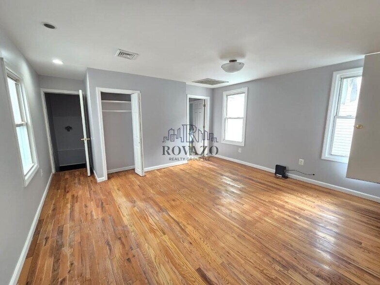 Building Photo - 42 Crawford St