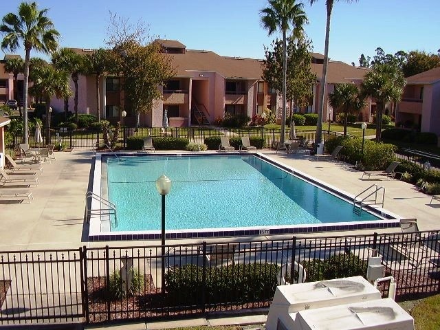 Building Photo - 5293 Vineland Rd