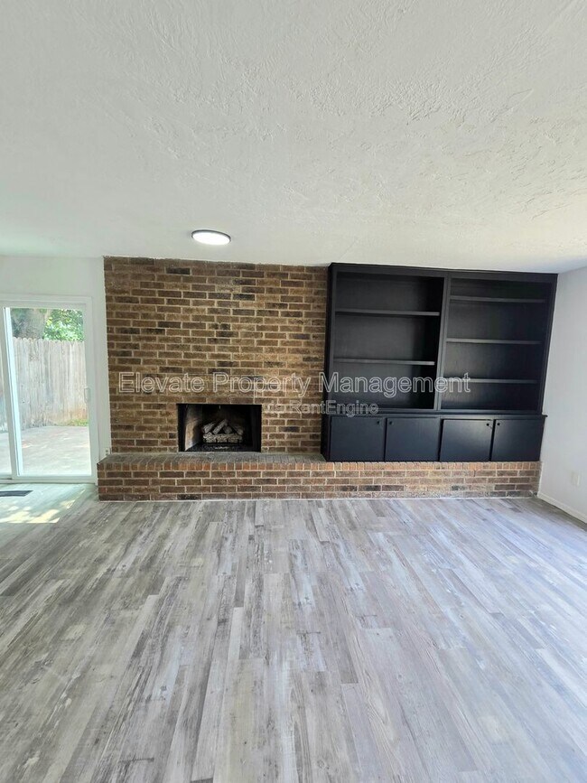Building Photo - 524 Westwood Ct