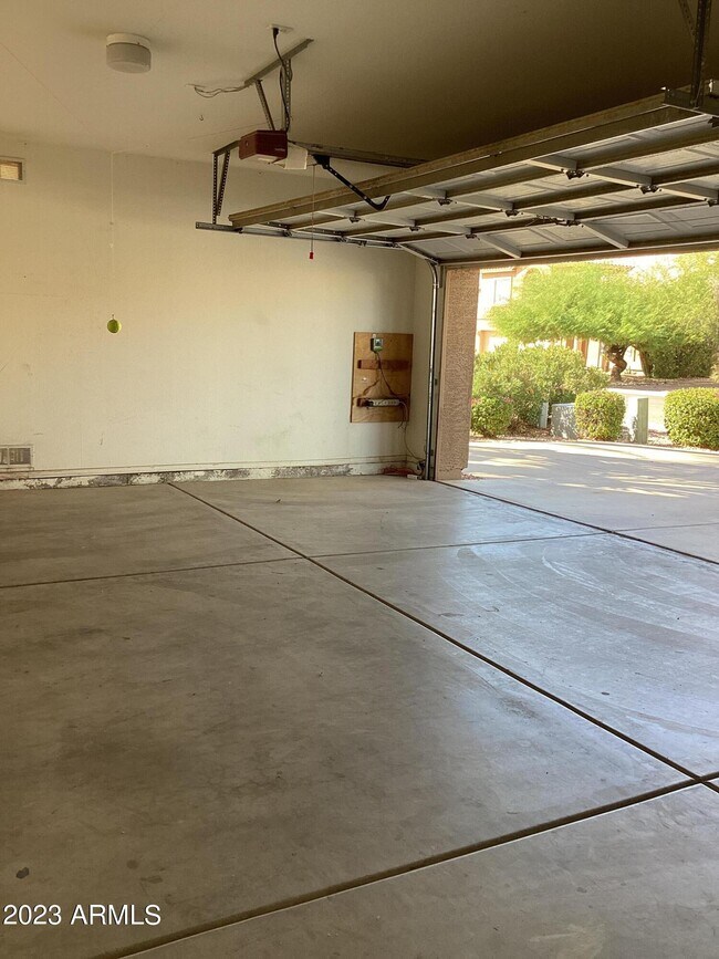 Building Photo - 2331 W Toledo Pl