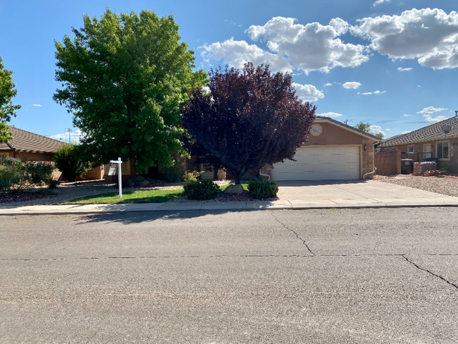 Building Photo - 828 N 225 W