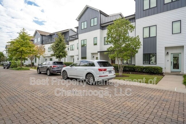 Building Photo - 3111 St Elmo Ave