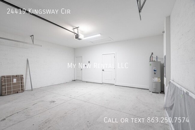 Building Photo - 24419 SW Kingsway Cir