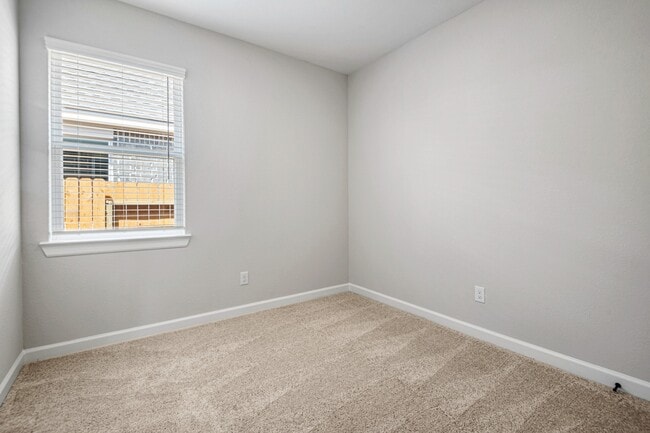 Building Photo - 15686 Honey Cv Dr