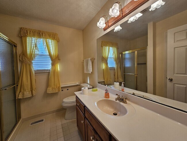 Building Photo - 1876 S Mt Juliet Rd