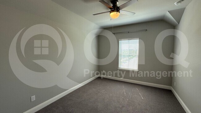 Building Photo - 3508 Covedale Blvd